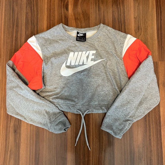 Nike Logo Cropped Sweatshirt - SOLD - Picture 1 of 2